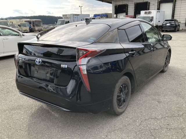 TOYOTA PRIUS 2017