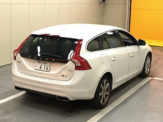 VOLVO V60 2015