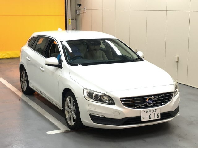 VOLVO V60 2015