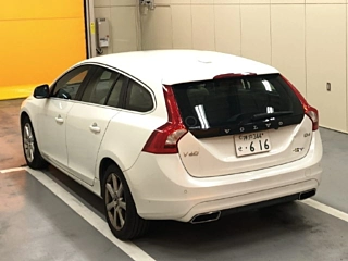 VOLVO V60 2015