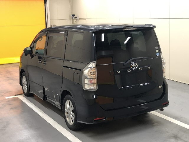 TOYOTA VOXY 2010