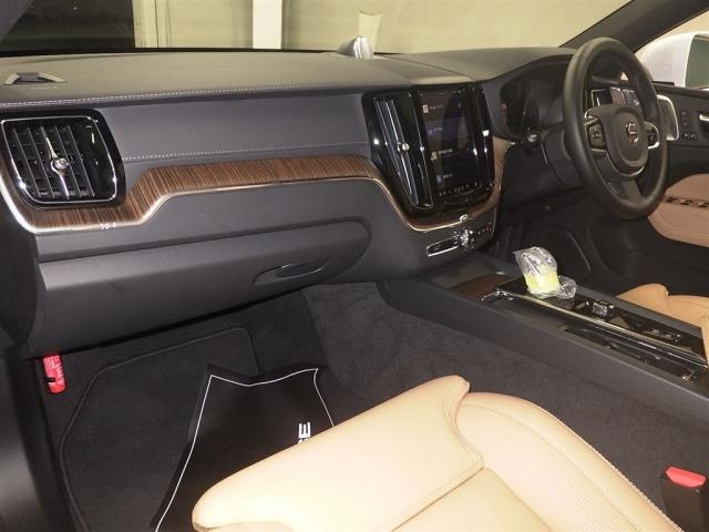 VOLVO XC60 2022