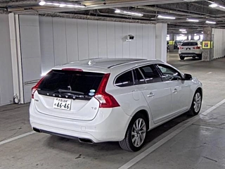 VOLVO V60 2015