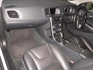 VOLVO V60 2015
