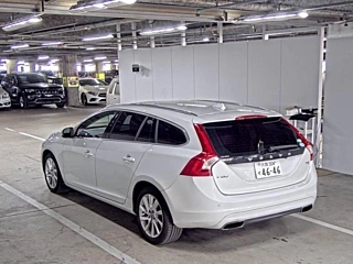 VOLVO V60 2015