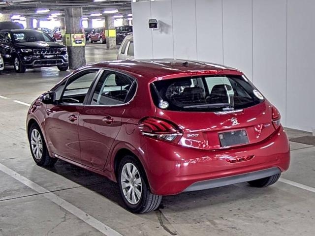 PEUGEOT 208 2017