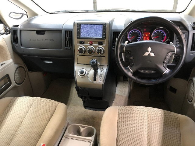 MITSUBISHI DELICA D5 2009
