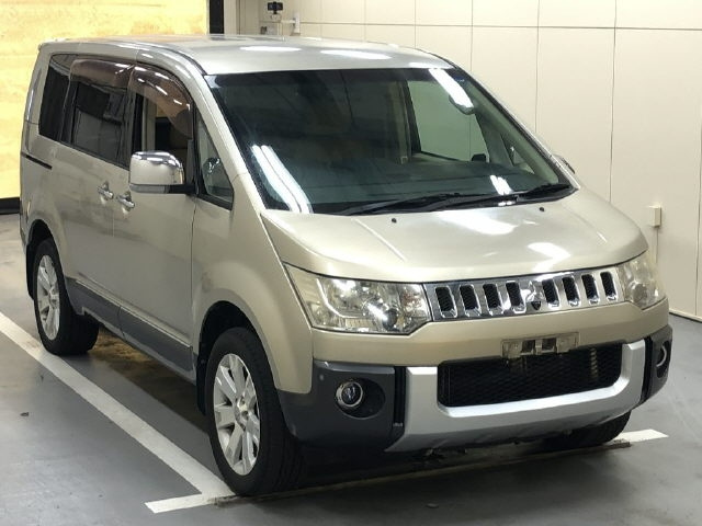 MITSUBISHI DELICA D5 2009