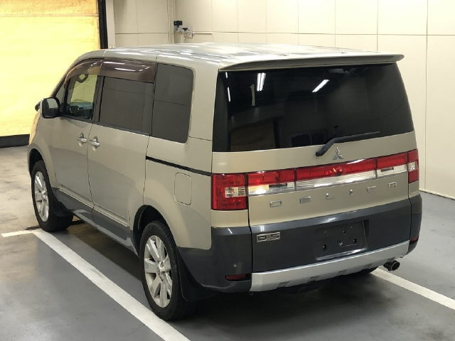 MITSUBISHI DELICA D5 2009