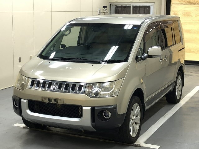 MITSUBISHI DELICA D5 2009