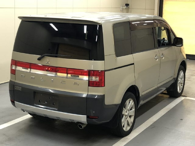 MITSUBISHI DELICA D5 2009