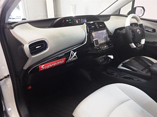 TOYOTA PRIUS 2019