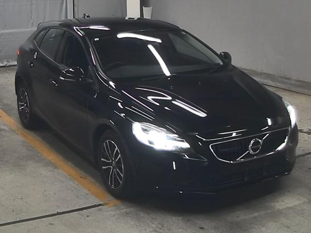 VOLVO V40 2019