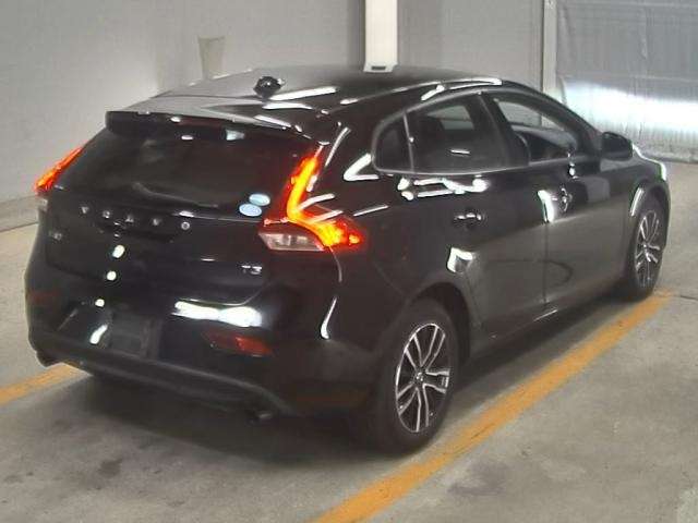 VOLVO V40 2019