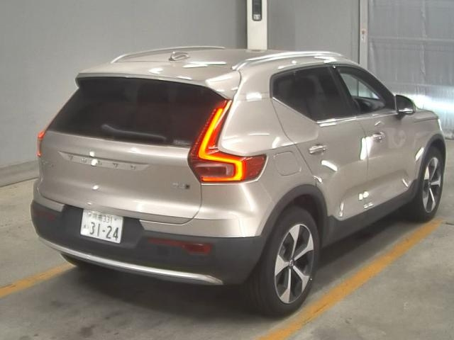 VOLVO XC40 2024