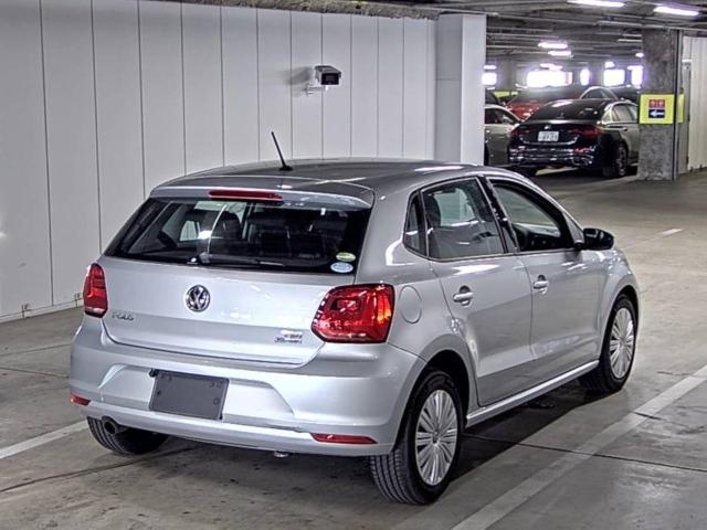 VOLKSWAGEN POLO 2015