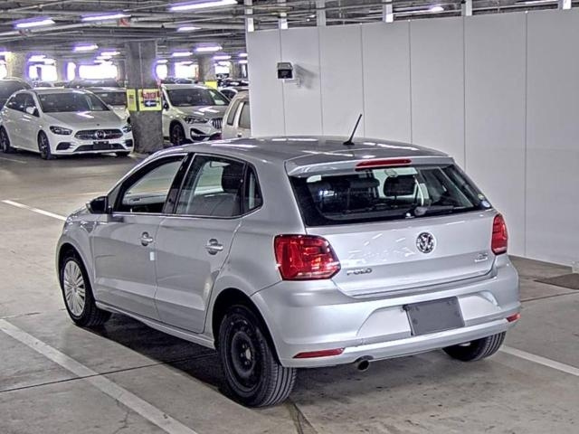 VOLKSWAGEN POLO 2015