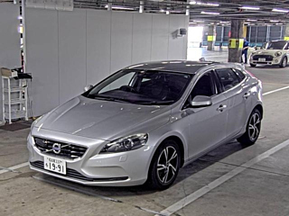 VOLVO V40 2015