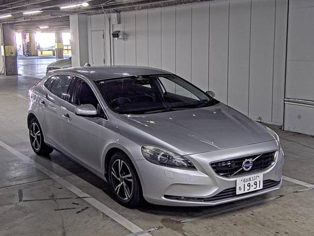VOLVO V40 2015