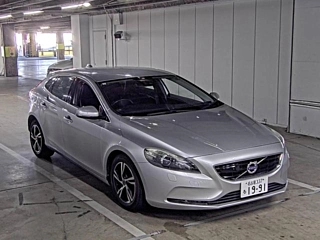 VOLVO V40 2015