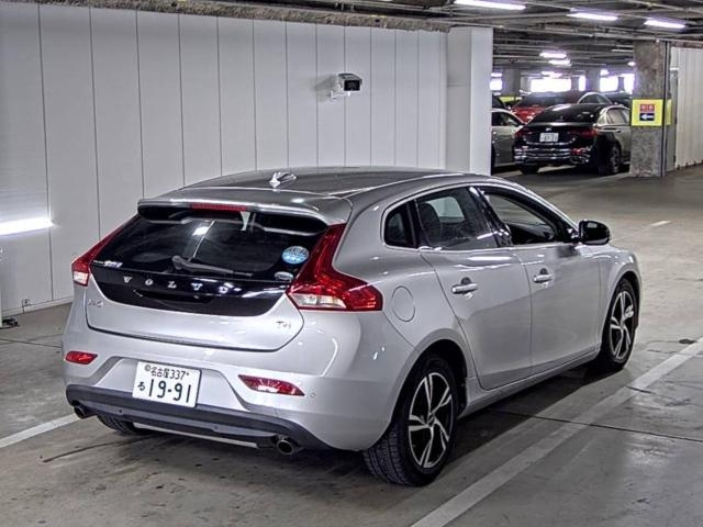 VOLVO V40 2015