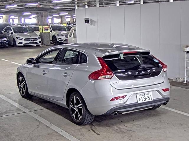 VOLVO V40 2015