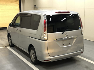 NISSAN SERENA 2010