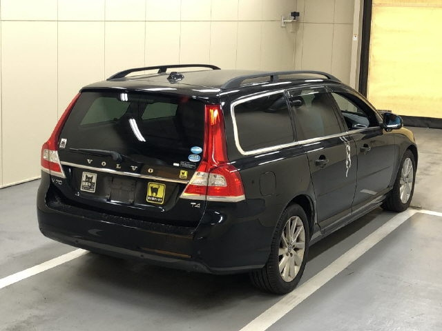VOLVO V70 2013