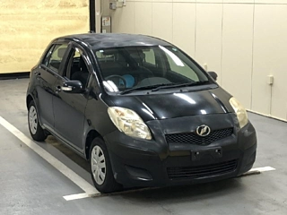 TOYOTA VITZ 2010