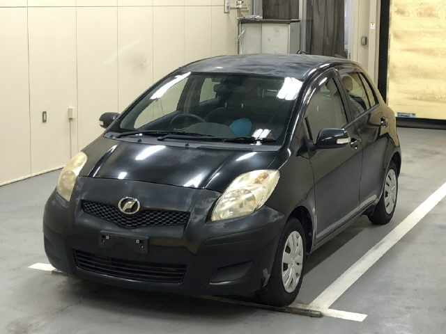 TOYOTA VITZ 2010
