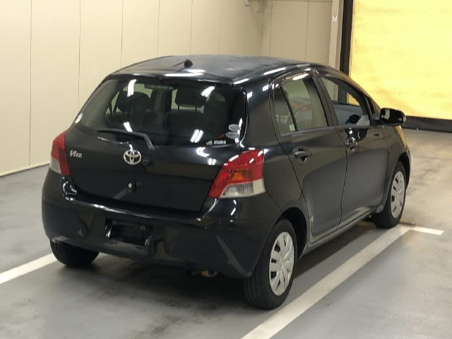 TOYOTA VITZ 2010