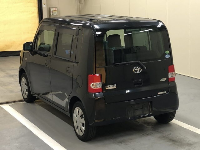 TOYOTA PIXIS SPACE 2013