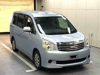 TOYOTA NOAH 2012