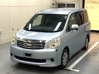 TOYOTA NOAH 2012