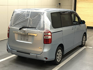 TOYOTA NOAH 2012
