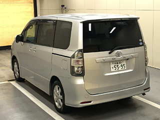 TOYOTA VOXY 2009