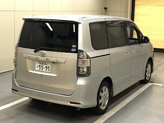 TOYOTA VOXY 2009