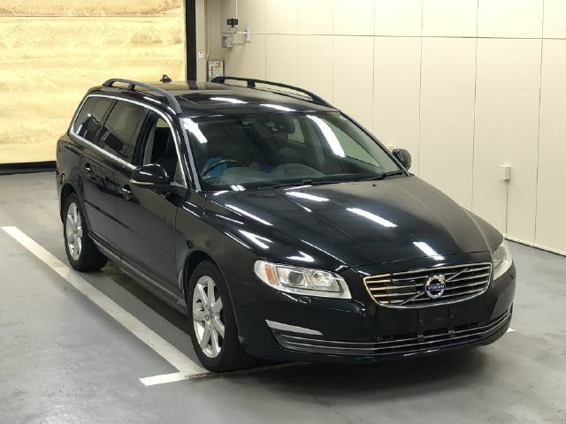 VOLVO V70 2015