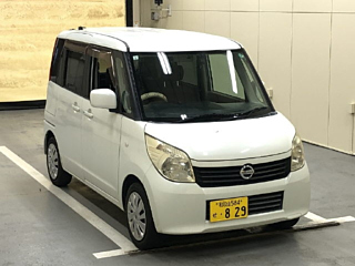 NISSAN ROOX 2011