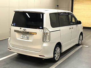 TOYOTA NOAH 2008