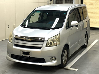 TOYOTA NOAH 2008