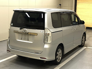 TOYOTA NOAH 2008