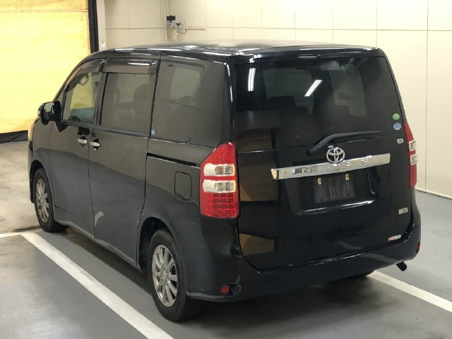 TOYOTA NOAH 2012