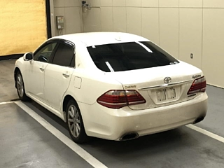 TOYOTA CROWN 2010