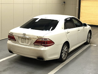 TOYOTA CROWN 2010
