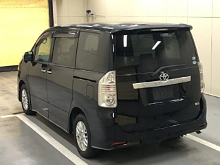 TOYOTA VOXY 2009