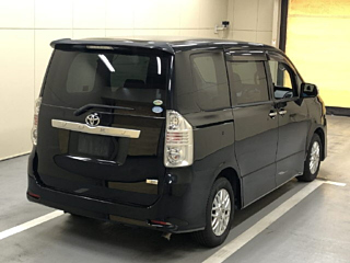 TOYOTA VOXY 2009