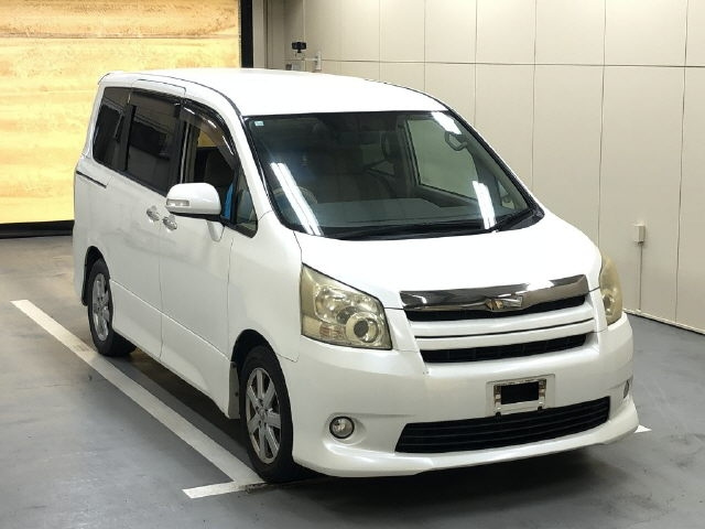 TOYOTA NOAH 2008