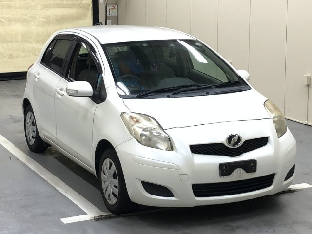 TOYOTA VITZ 2010