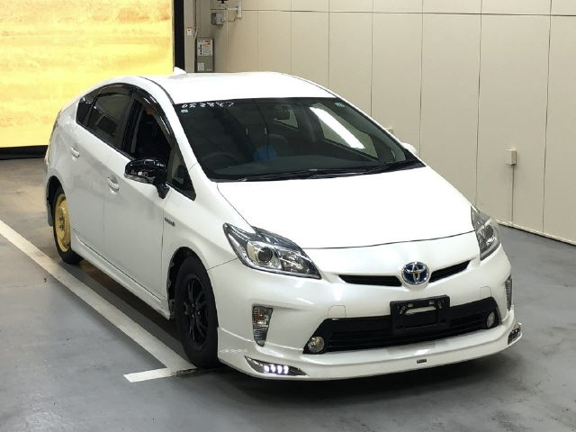 TOYOTA PRIUS 2013